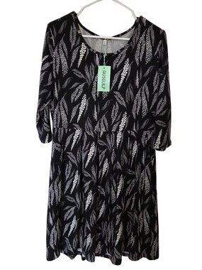 *NWT* Black patterned midi dress